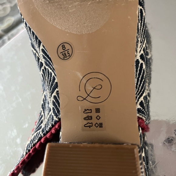 Chinese Laundry Black and Cream Patterned low heel sling back size 8 - Picture 3 of 5